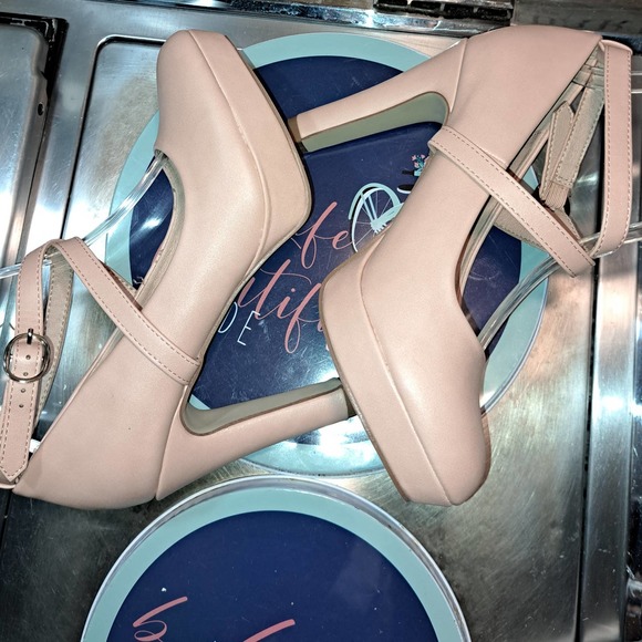 Beautiful 4 inch Nude Color ankle strap beauties - SZ 8 - Picture 8 of 10